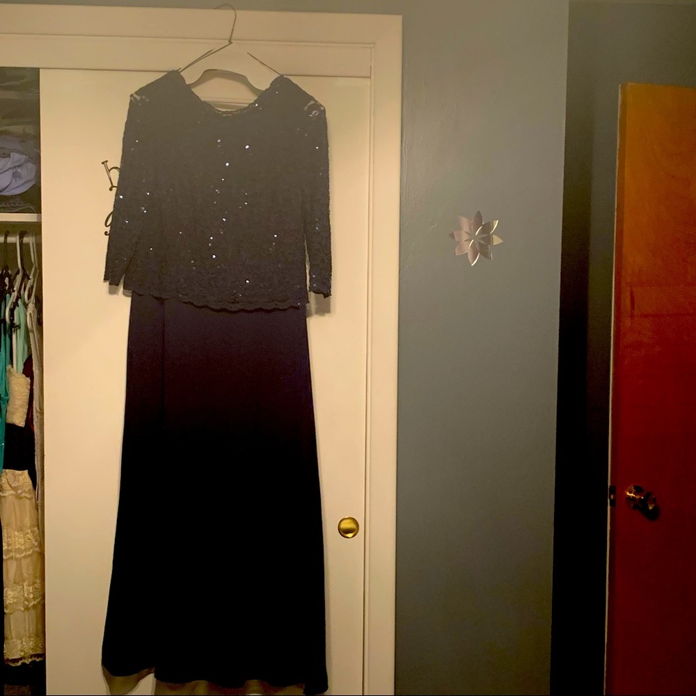Alex evenings mother of the bride dress. Size 12P Navy blue.